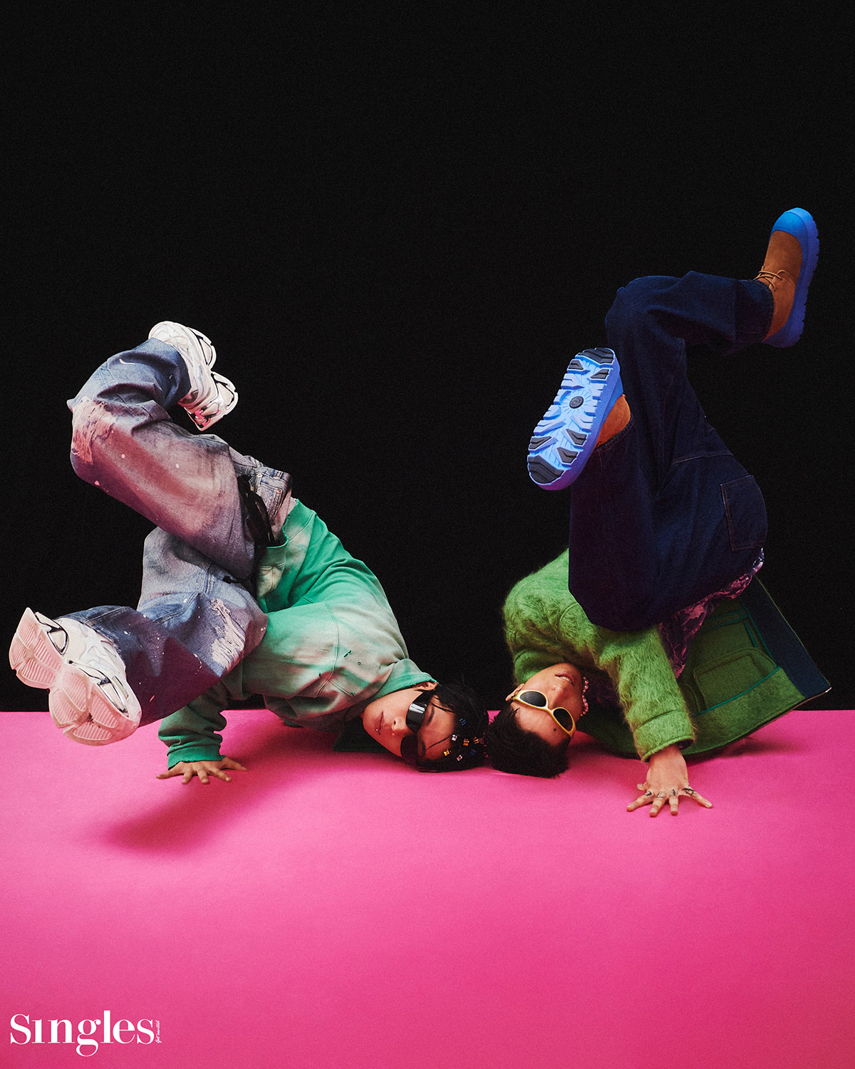 모어비전 아티스트드의 싱글즈 화보, 모어비전, 싱글즈. 홀리뱅. 청하, MVP, 싱글즈 화보, 박재범 싱글즈 화보, 허니제이 싱글즈 화보, 청하 싱글즈 화보. 제인, 홀리뱅 이비,홀리벵 로아, 홀리벵 제인